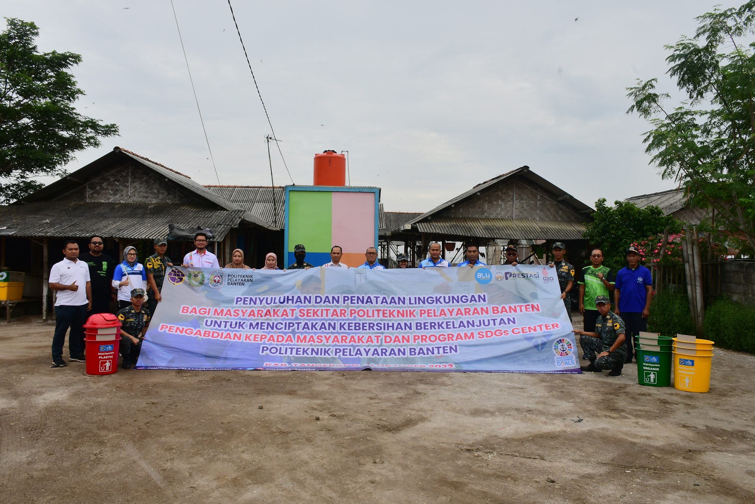 Penyuluhan Dan Penataan Lingkungan bagi Masyarakat sekitar Politeknik Pelayaran Banten untuk menciptakan Kebersihan Berkelanjutan Pengabdian Kepada Masyarakat Dan Program SDGs Center Politeknik Pelayaran Banten